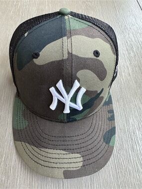 New Era Camo Trucker Hat with White NY Yankees Logo. NWOT